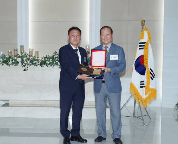 군산중·고등학교 100주년 기념상 수여